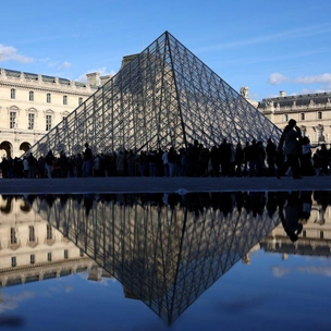 Семейная пара, мелкие преступники: кто ограбил Лувр