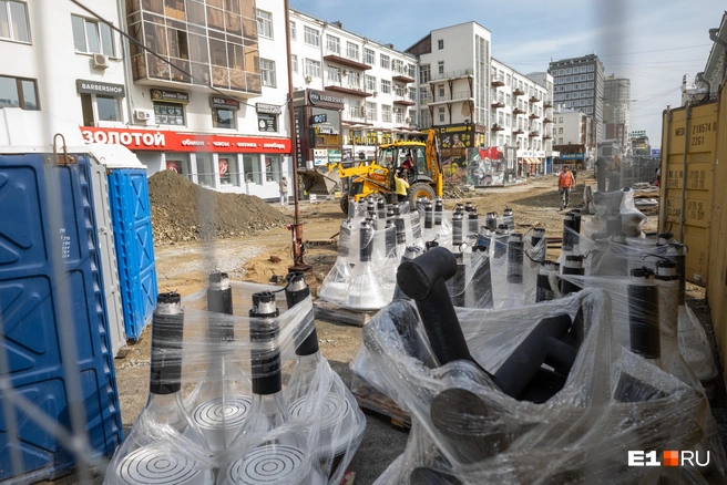 Горожане стали жаловаться на новые запахи, появившиеся на Вайнера | Источник: Кирилл Кушнов / E1.RU