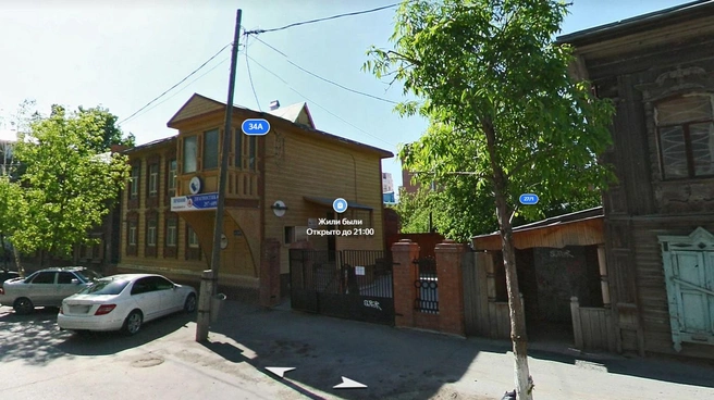 А вот у соседнего дома было определенное обаяние | Источник: yandex.ru