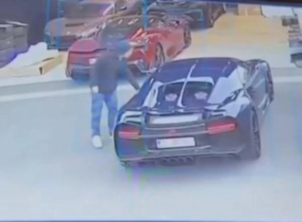 У главы Bugatti угнали личный Chiron прямо с территории предприятия | Источник: соцсети Мате Римаца