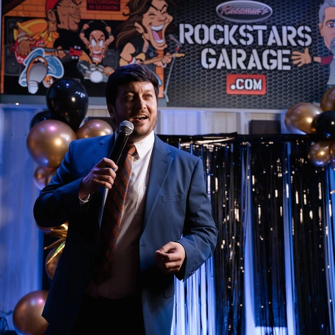 Сейчас он живет не в России | Источник: Ильшат Гизатуллин / Instagram (деятельность запрещена на территории РФ)