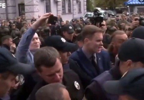 В Киеве россиянина не пустили голосовать (видео) | ya62.ru