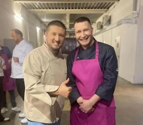 Ренат Агзамов и Александр Ерохин в «Битве шефов» (16+) | Источник: erohasaha / Instagram.com (экстремистская организация, деятельность запрещена на территории РФ)