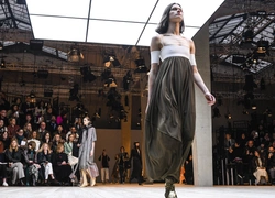 Fashion director notes: строгие силуэты на показе Céline FW 2017/18