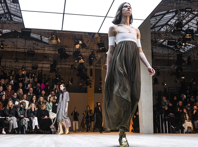 Fashion director notes: строгие силуэты на показе Céline FW 2017/18