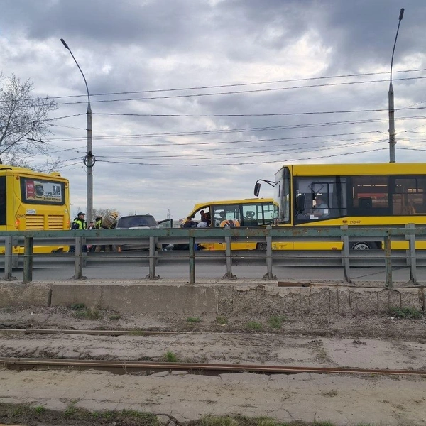 По данным Госавтоинспекции, водитель внедорожника выехал на встречную полосу | Источник: «Подслушано в Ярославле» / Telegram