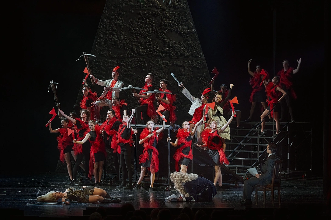 «Багровый остров» в Московском драматическом театре им. А.С. Пушкина. | Источник: teatrpushkin.ru