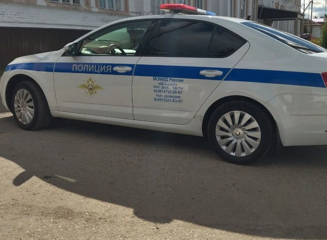 Сотрудники ГИБДД помогли шатчанке, которой стало плохо за рулем | ya62.ru