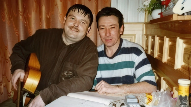 Телешев был близким другом Круга и сейчас часто организовывает фестивали памяти в честь певца | Источник: «Осторожно: Собчак» / Vk.com