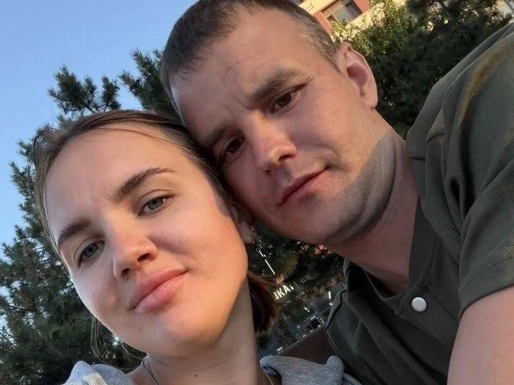 «Так даже родной отец гладить не должен»: ждулю и ее мужа-сидельца обвинили в педофилии из-за видео…
