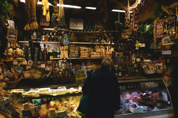 Муниципалитет Греве славится и вином поместий, и мясными продуктами местных производителей | Источник: Charles Büchler / Unsplash