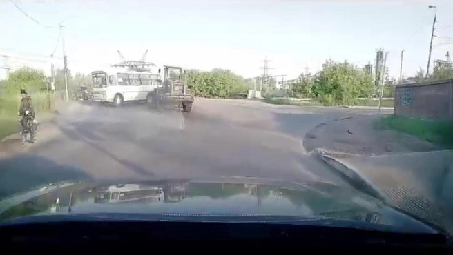 Авария произошла утром и стала началом затяжной пробки сразу в двух направлениях | Источник: «АСТ-54» / «ВКонтакте»