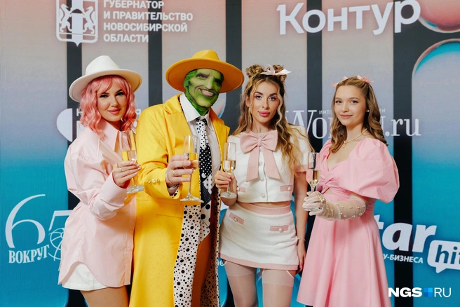 В этой маске Анатолия точно запомнили!  | Источник: Иван Пьяных / NGS.RU