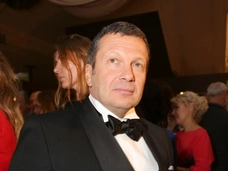 Пугачева – Соловьеву, назвавшему ее дерьмом: «Жаль Володю! Так лопнуть можно от злости и хамства»
