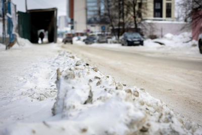 Екатеринбург в снежных сугробах, скоро таяние