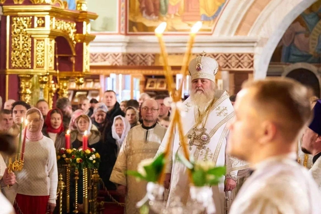 Пасхальное богослужение провел митрополит Павел | Источник: Руслан Кухарук / T.me