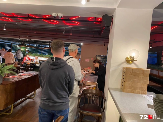 Пассажирам рейса бесплатно выдавали еду | Источник: из личного архива Таши Лобовой