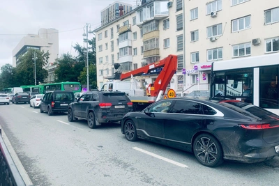 Пробки в центре Екатеринбурга из-за сломанного светофора