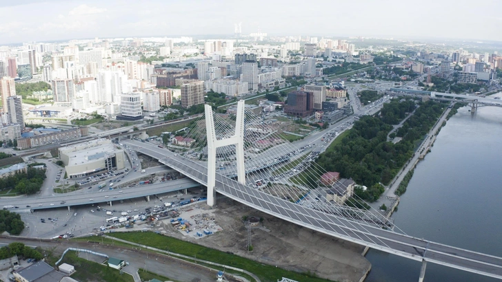 Пилон моста выполнен в форме буквы Н, с которой начинается название города | Источник: Группа «ВИС»
