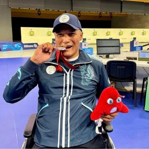 Еркин Габбасов завоевал первую для Казахстана медаль на Паралимпиаде-2024