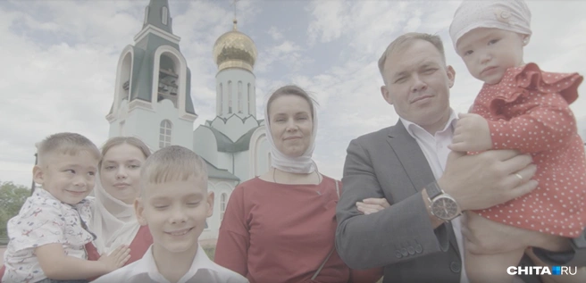 Семью Плаксиных объединяет любовь и вера | Источник: Михаил Тополев