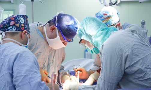 Фото №1 - Московские хирурги 12 часов удаляли пациенту гигантскую липосаркому