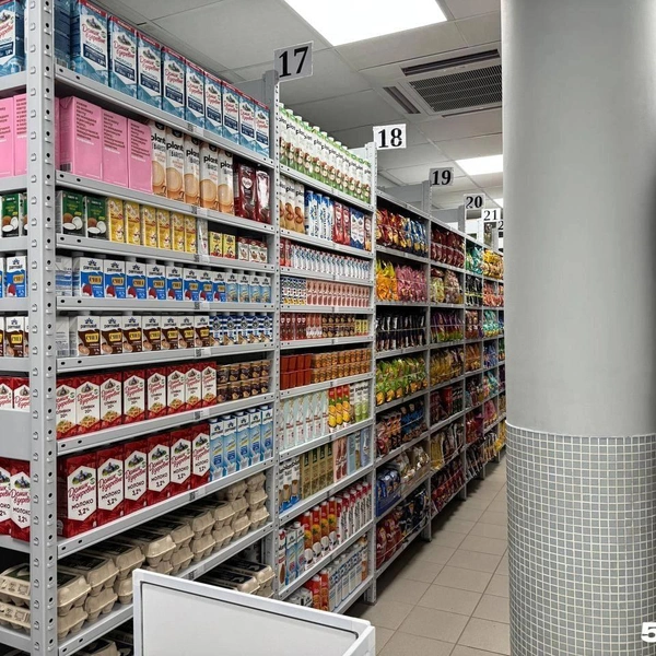 Стеллажи забиты товарами | Источник: Наталья Пальникова / 59.RU