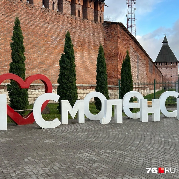На фоне крепостной стены получатся памятные фотографии | Источник: Екатерина Тарыгина / 76.RU