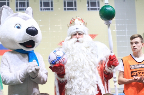 Звезды НТВ отправились в новогоднее путешествие вместе с Дедом Морозом