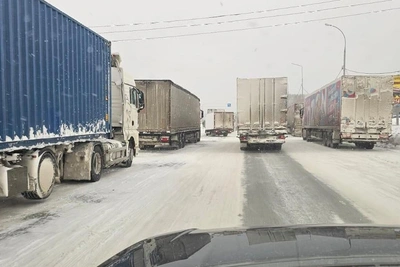 Грузовик заблокировал Северный объезд в Новосибирске