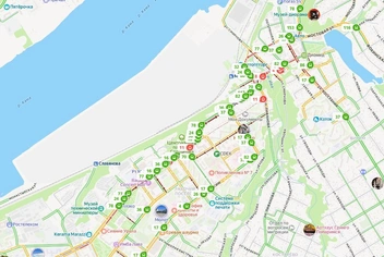 Автобусы стоят в пробке | Источник: yandex.ru / maps