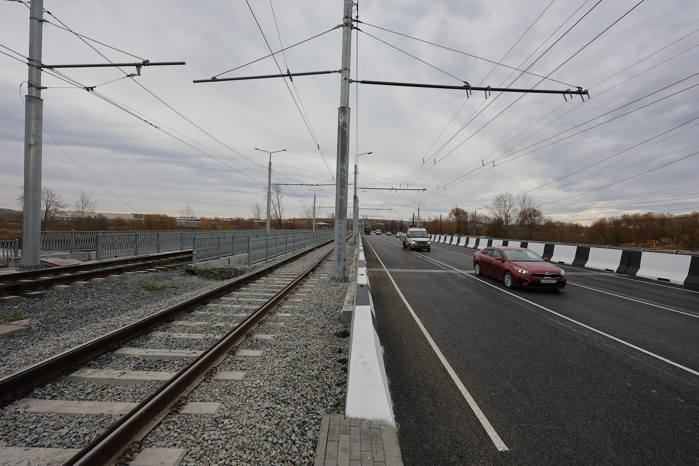 В Челябинске досрочно открыли движение по мосту на Черкасской