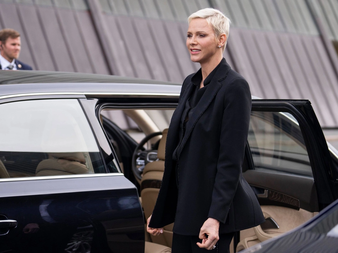 Княгиня Монако Шарлен во время открытия выставки «Плавание по морю науки» в музее «Фрам» в Осло, 22 июня 2022 | marieclaire.ru