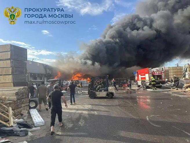 Загорелся рынок | Источник: ПРОКУРАТУРА МОСКВЫ / T.me