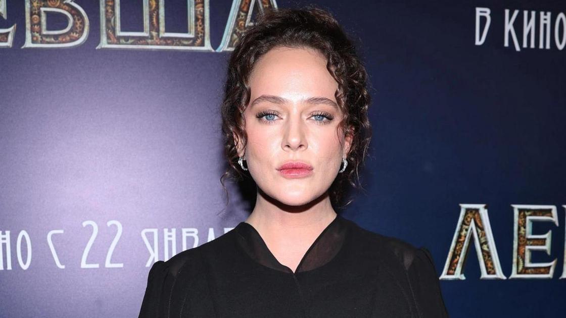 Как судебный приговор повлиял на стиль Аглаи Тарасовой&nbsp;&mdash; преображение актрисы в 35 фото