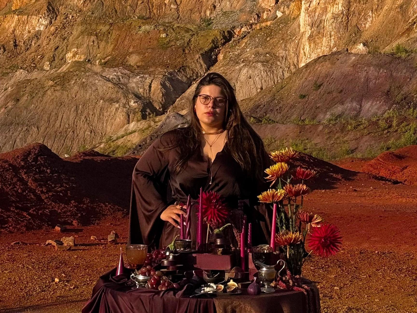 Матерюсь, украшаю столы, худею. Сибирячка превратила необычное хобби в редкую профессию: она сервирует столы как на Pinterest