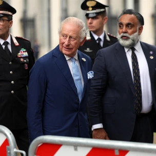 Карл III сильно изменился: придворные говорят о странных переменах в характере короля