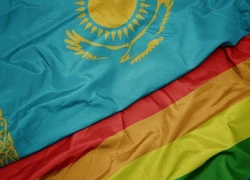 Парламент Казахстана принял закон о запрете «пропаганды ЛГБТ», несмотря на критику правозащитников