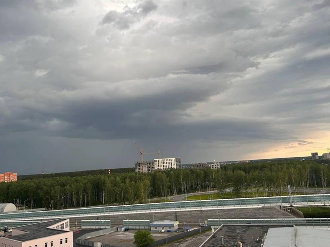 Потоп на дорогах: автомобили частично скрыты водой | Источник: читатель 72.RU 