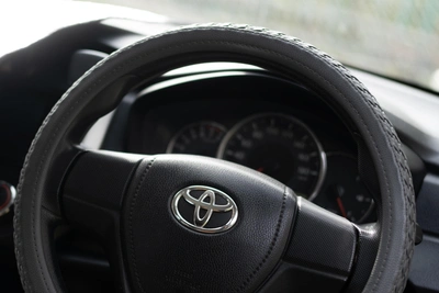 Работник автосервиса угнал Toyota Camry клиента, чтобы не платить за такси