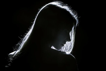 «Прямо на свидании со мной мужчина сидел в Тиндере. Оказалось, у нас с ним нет отношений»