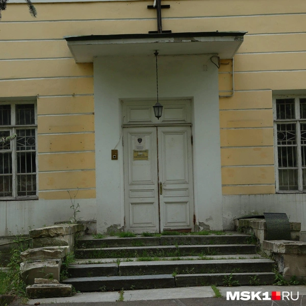 Сами лестницы частично разрушаются | Источник: Артем Устюжанин / MSK1.RU