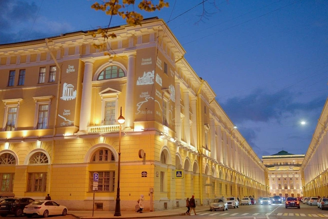 Фасады зданий в Петербурге украсили проекциями к юбилею Павловска | Источник: Музей-заповедник «Павловск» / «Телеграм»