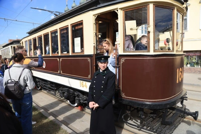 Исторические трамваи проехали по Москве в день 127-летия