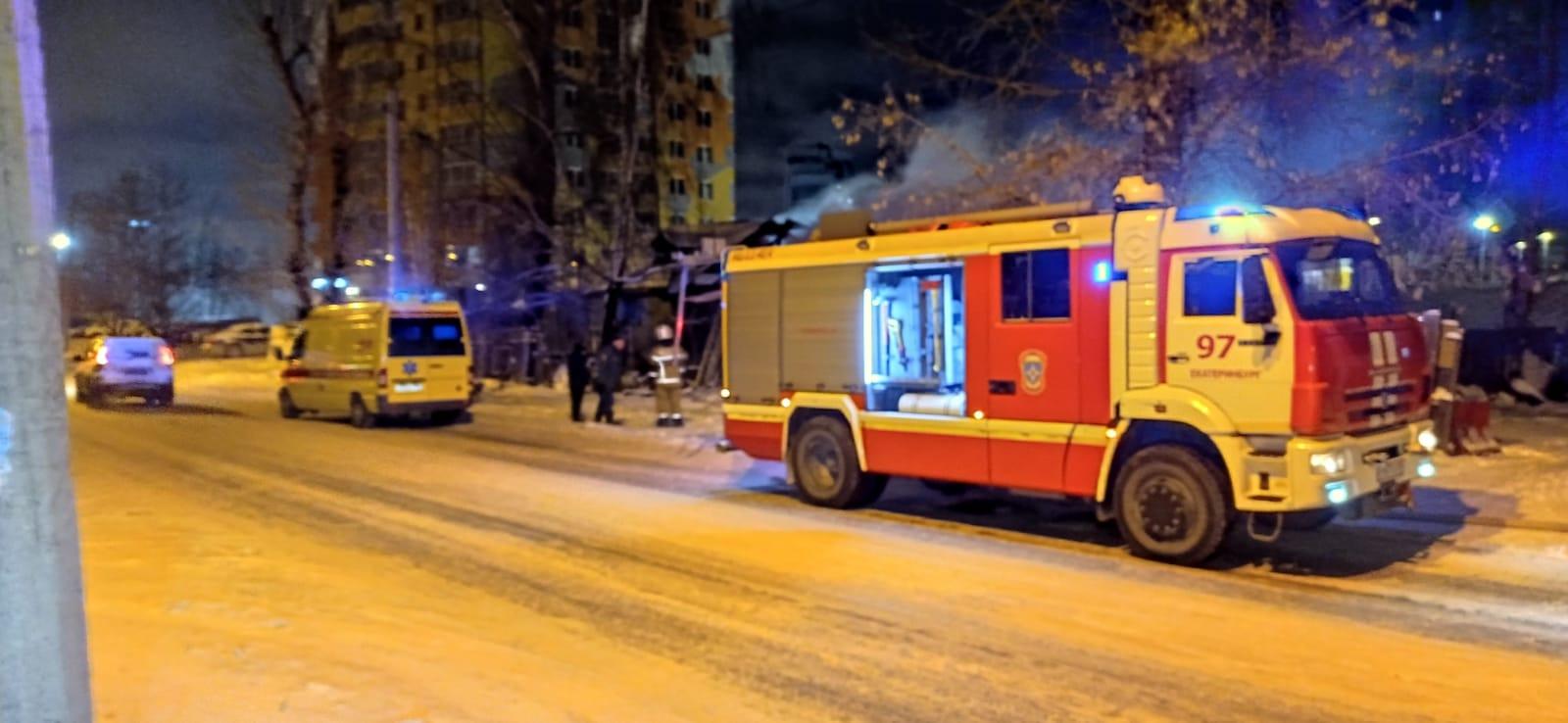 В Екатеринбурге спасенный на пожаре мужчина сбежал от медиков скорой, 16  ноября 2022 года - 16 ноября 2022 - Е1.ру