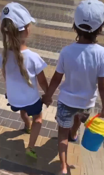 Счастливые и загорелые: в Сети появилось видео детей Пугачевой, уехавшей в Израиль