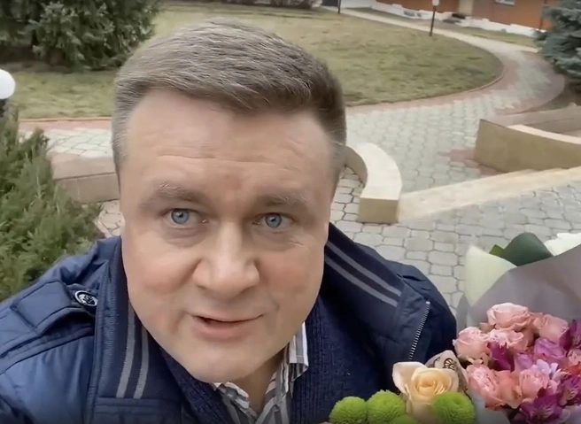 Губернатор Любимов проснулся пораньше, чтобы поздравить «любимых девочек» | ya62.ru