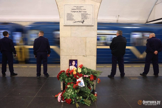В Петербурге воспоминают жертв теракта в метро | Источник: Сергей Михайличенко / «Фонтанка.ру»
