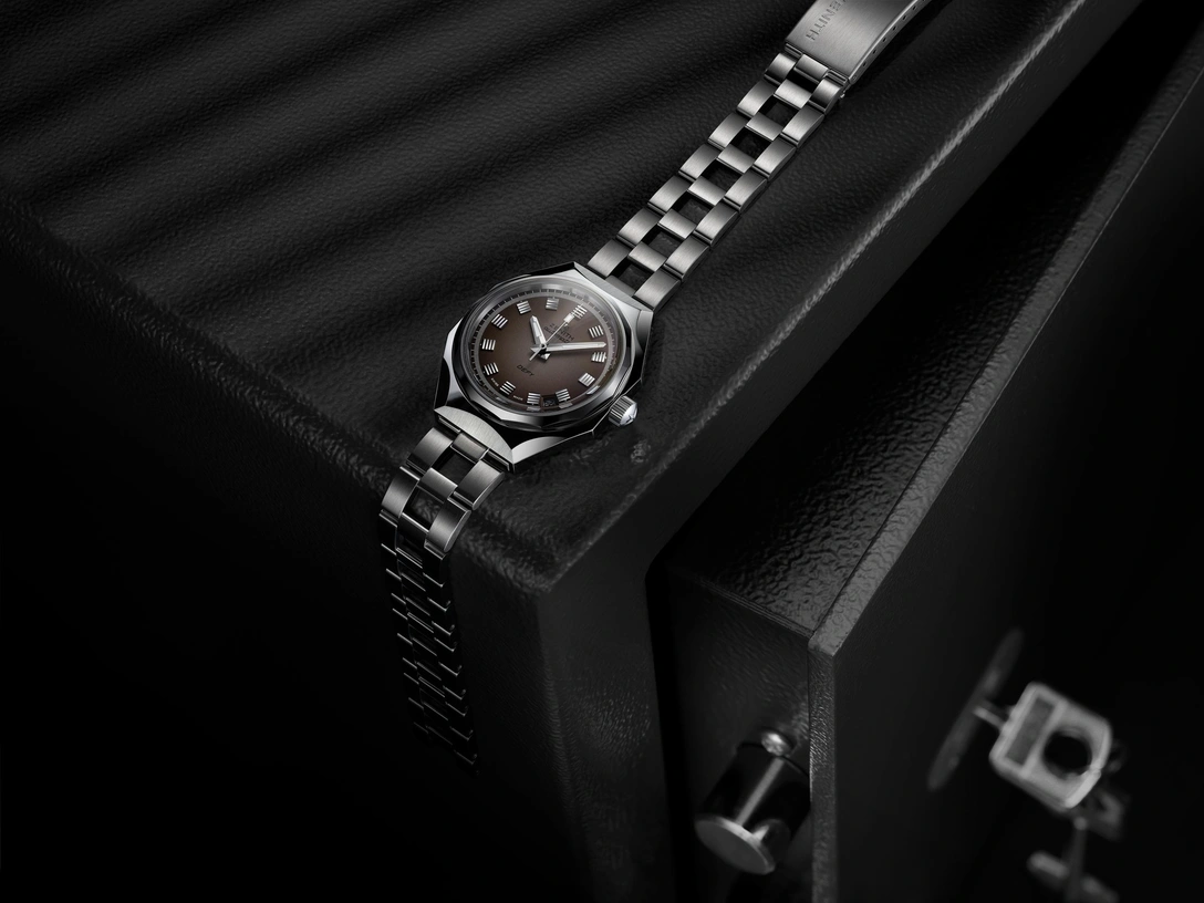 Новое прочтение: Швейцарская мануфактура Zenith перевыпустила архивную модель 1969 года | marieclaire.ru