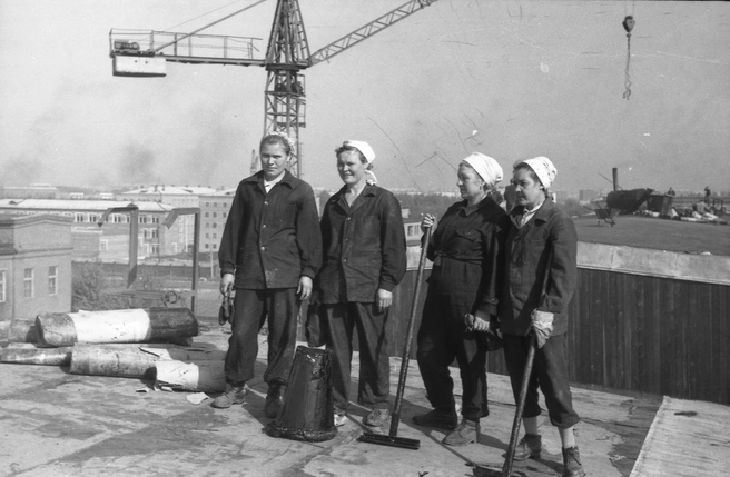 Субботник на Шинном заводе в 1966 году | Источник: А. Билиевский / Pastvu.com